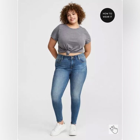 Torrid Bombshell Skinny Medium Wash Premium Denim Jeans Size 24T - Picture 2 of 9